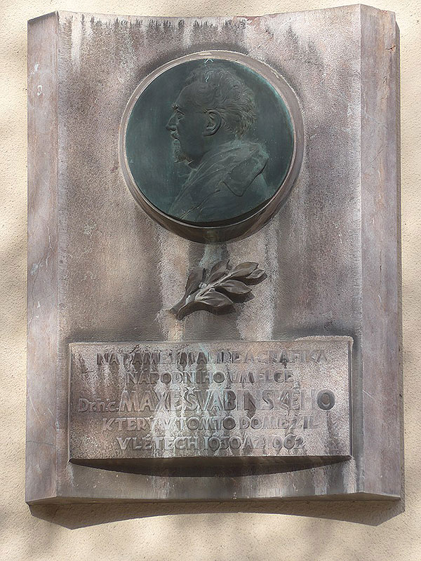 Pamětní deska na domě v Praze-Bubenči, kde žil více než 30 let žil Max Švabinský.