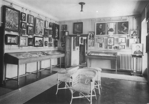 Expozice polského umění Karáskovy galerie v Tyršově domě (PNP, fond Karáskova galerie)