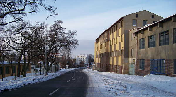 Někdejší areál vysočanského cukrovaru, ulice Ke Klíčovu, kam vedla první telefonní linka v Praze.