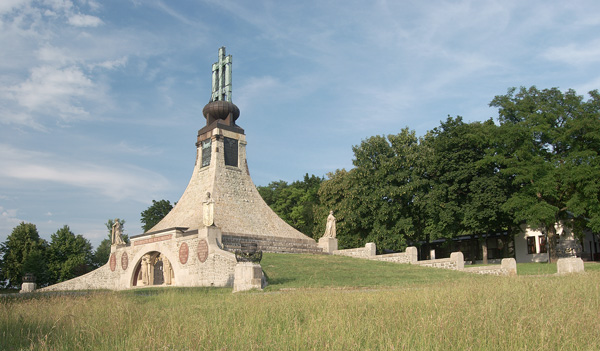 Památník bitvy u Slavkova, Mohyla míru (cs.wikipedia.org)