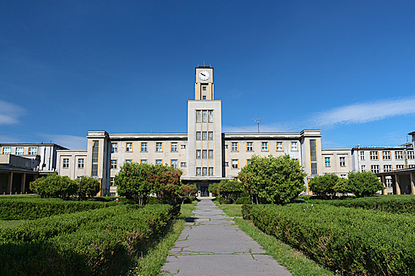 Hlavní budova Thomayerovy nemocnice v Krči (zdroj cs.wikipedia.org)