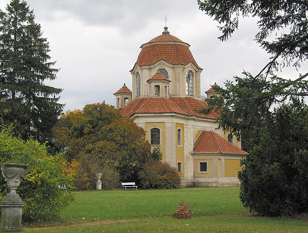Kaple sv. Anny v Panenských Břežanech – vycházka 21. 5. (zdroj cs.wikipedia.org)
