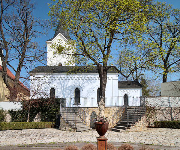 Dolní Počernice kostel Nanebevzetí Panny Marie – vycházka 19. 8. (zdroj cs.wikipedia.org)