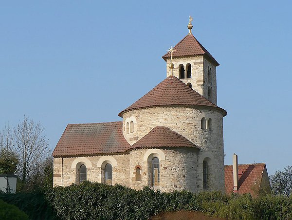 Rotunda svaté Máří Magdaleny v Praze-Přední Kopanině – vycházka 1. 7. (zdroj cs.wikipedia.org)