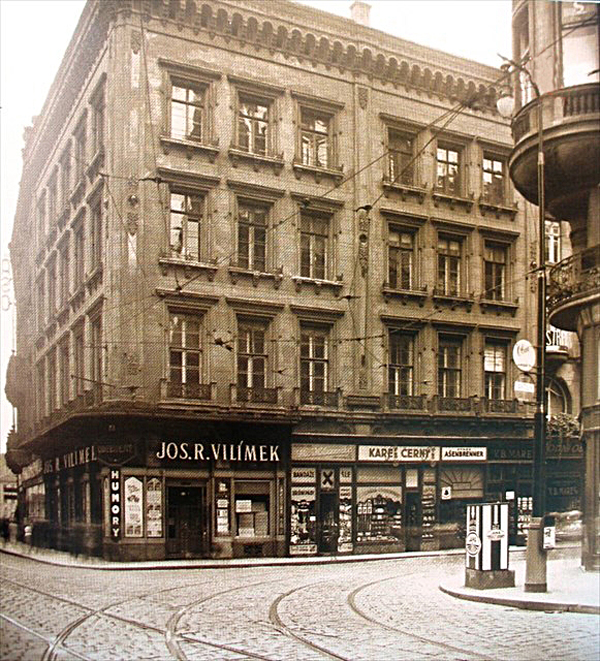 Na nároží Národní a Spálené se nacházel Šlikův palác (čp. 61). Počátkem 70. let zde vyrostla na tehdejší dobu moderní stavba obchodního domu Máj.