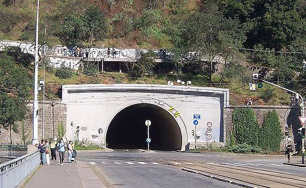 Vstup do Letenského tunelu