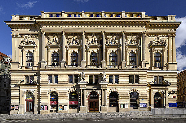 Národní dům na Vinohradech (foto Petra Hajská)