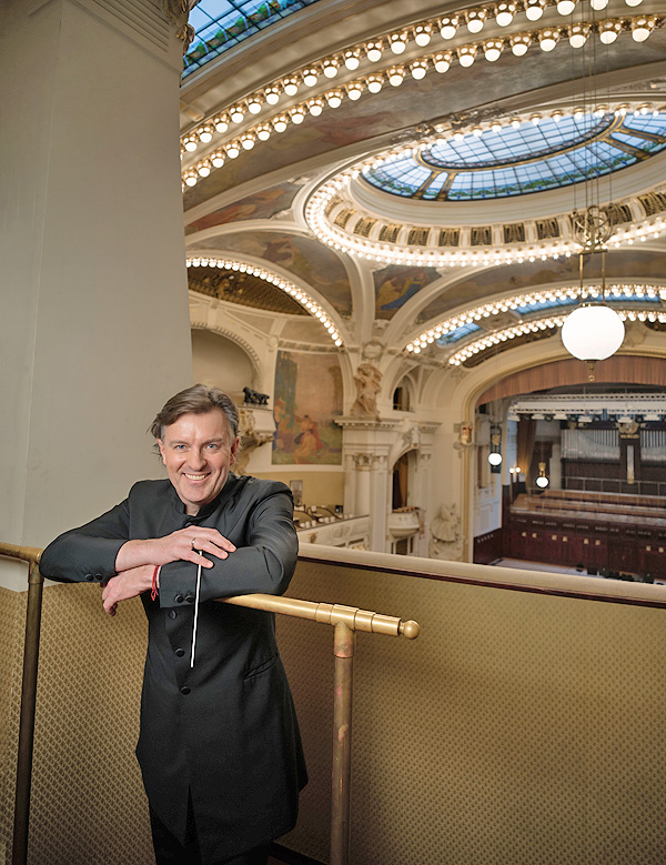 Tomáš Netopil (foto Marco Borggreve)