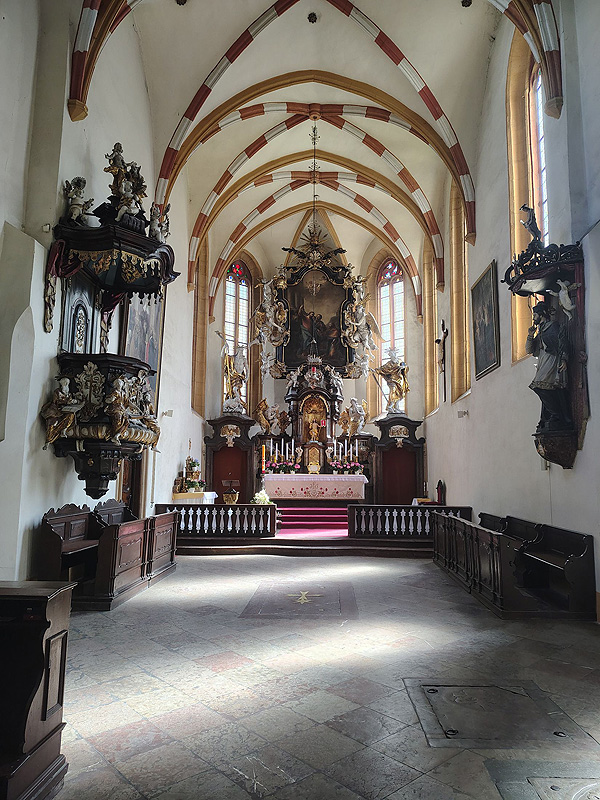 Kostel sv. Petra na Poříčí, interiér, vycházka 7. 9. (zdroj: Mapy.cz, foto Antonín Bureš)